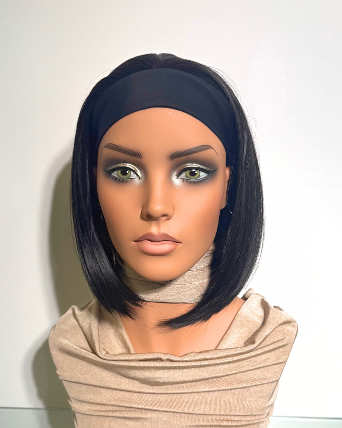 Aurora: Zwarte handband bob Synthetische Wig