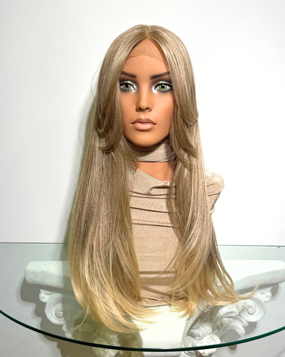 Bénédiction : Perruque fermée bouclée