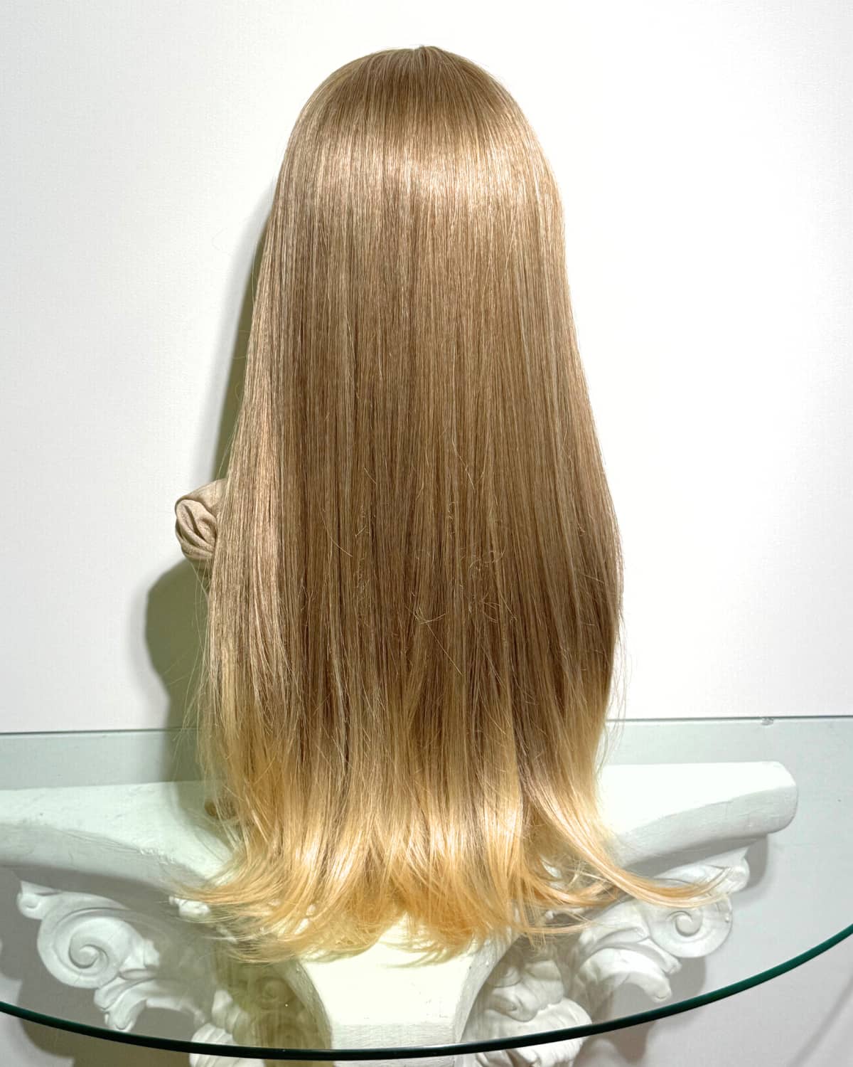 Bénédiction : Perruque fermée bouclée