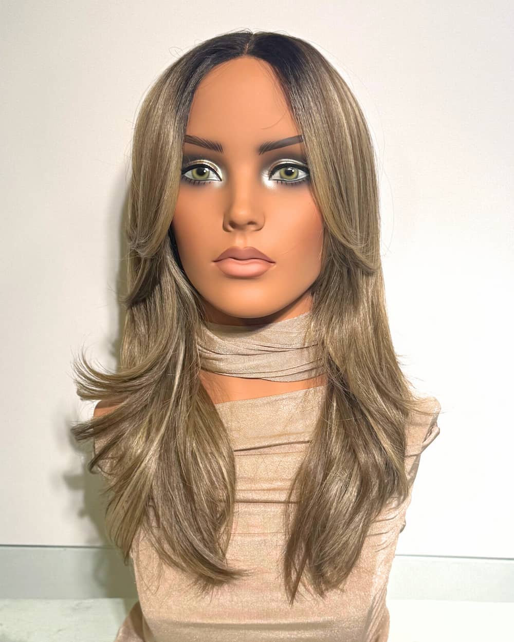 Flourish: Blonde Synthetische Wig