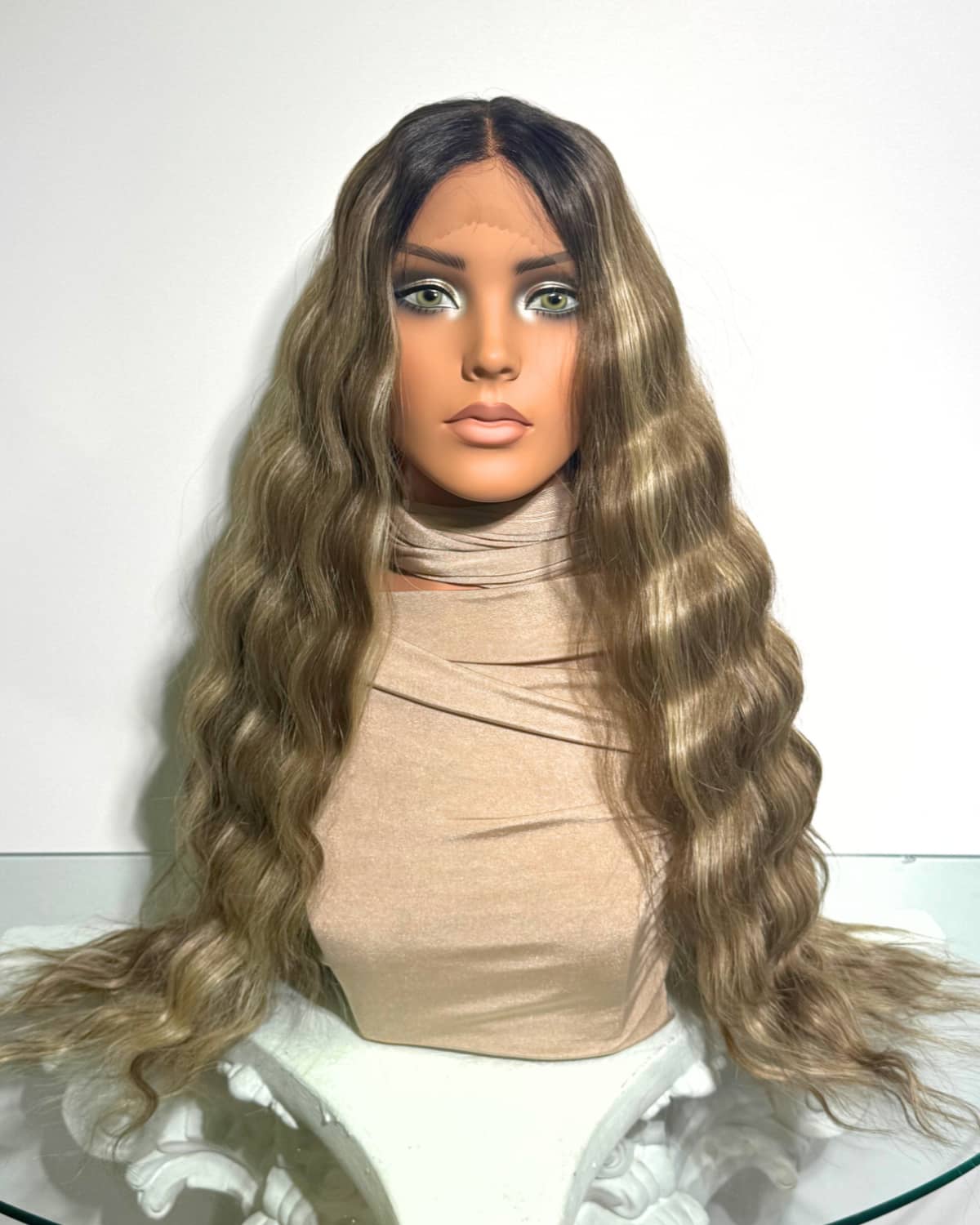 Bénédiction : Perruque fermée bouclée