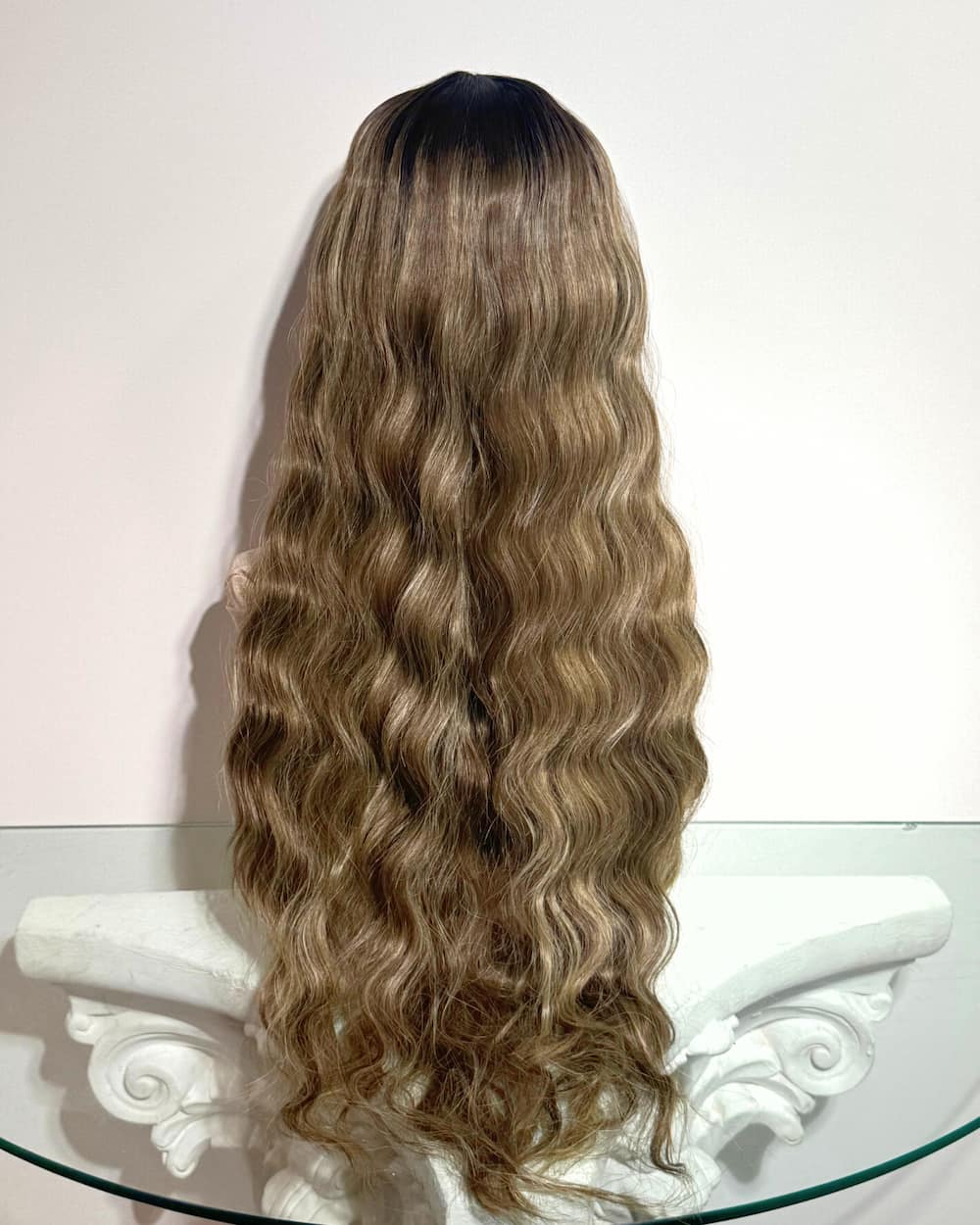 Bénédiction : Perruque fermée bouclée