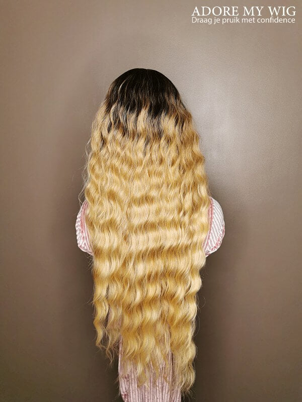 Cleo: Pruik met pony