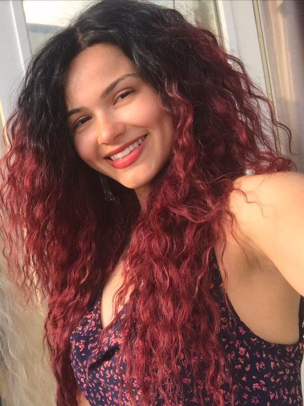 Valda: Peluca Rizada Yoncé